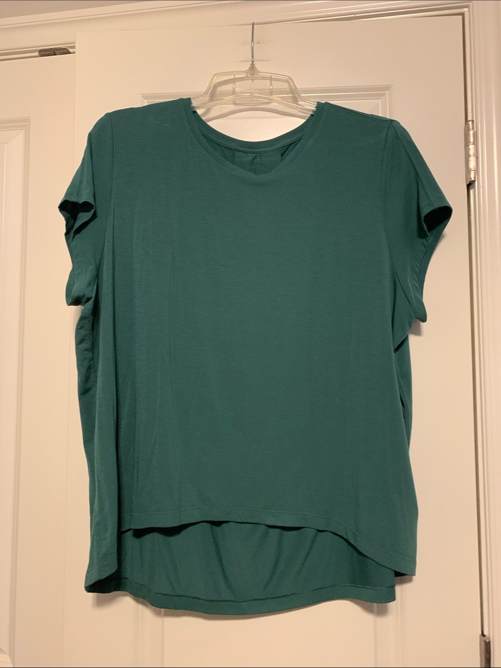 Athleta With Ease Tee in Forest Green, Sz L
Good Condition